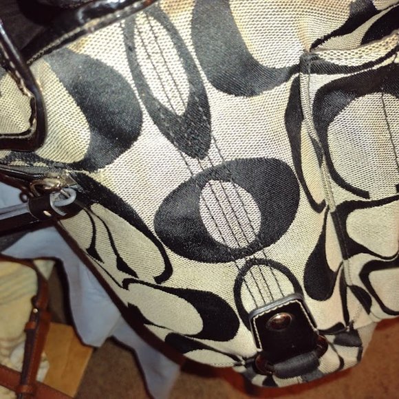 Coach crossbody bag - really cute - Picture 2 of 7